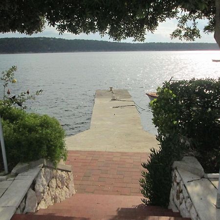 Apartments Petar - 6M From The Sea Barbat na Rabu ภายนอก รูปภาพ