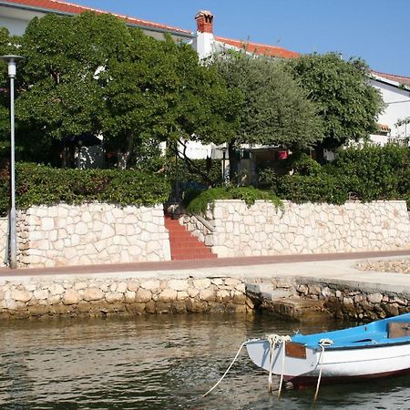Apartments Petar - 6M From The Sea Barbat na Rabu ภายนอก รูปภาพ
