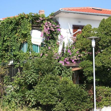 Apartments Petar - 6M From The Sea Barbat na Rabu ภายนอก รูปภาพ