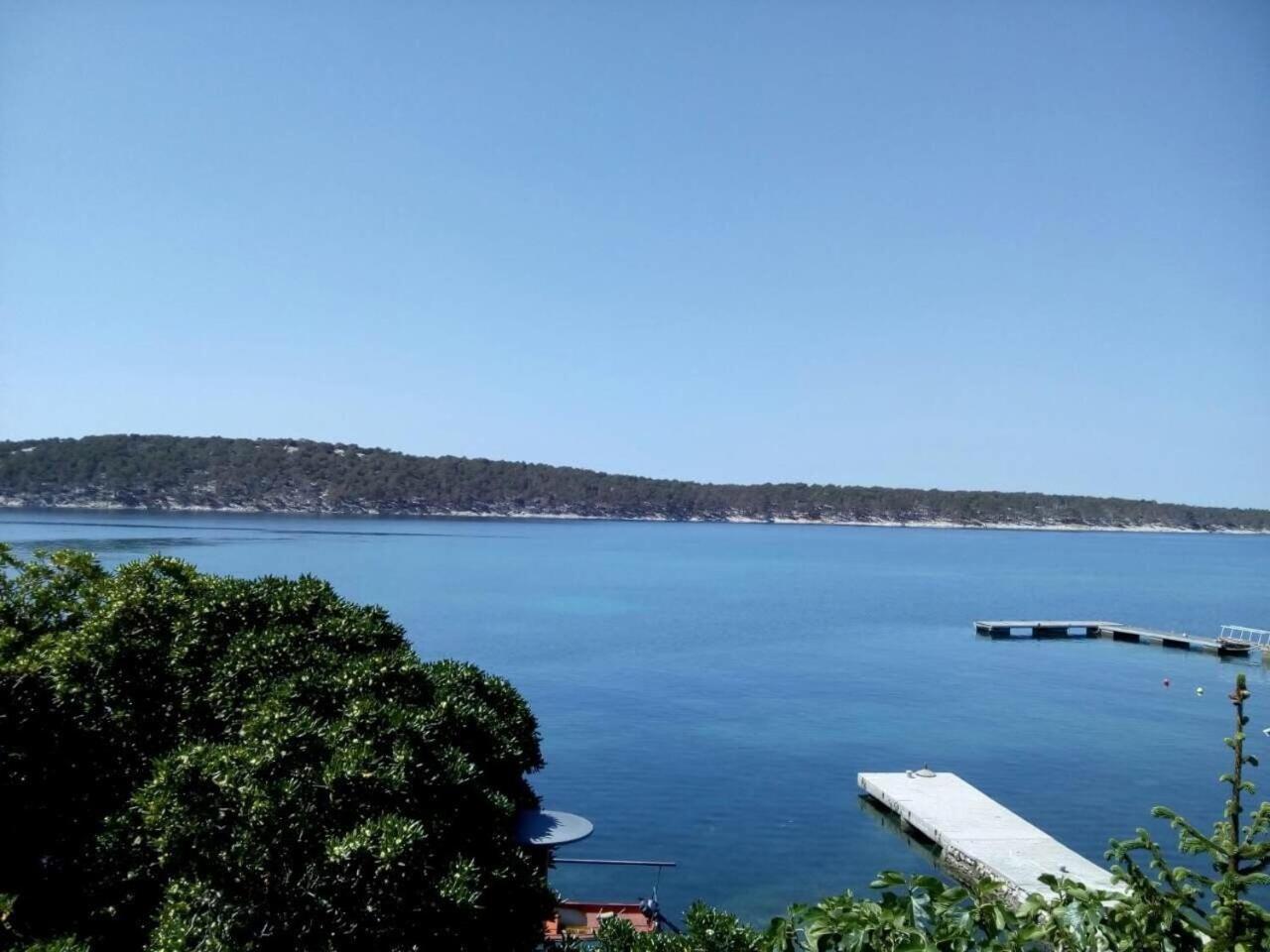 Apartments Petar - 6M From The Sea Barbat na Rabu ภายนอก รูปภาพ