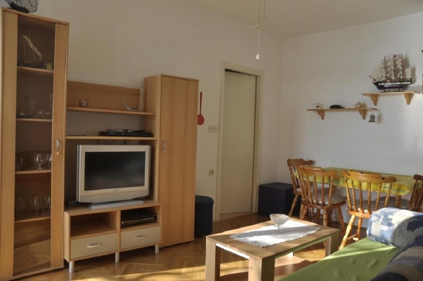 Apartments Petar - 6M From The Sea Barbat na Rabu ภายนอก รูปภาพ