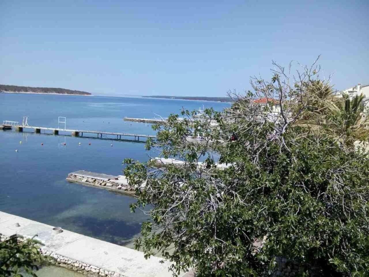 Apartments Petar - 6M From The Sea Barbat na Rabu ภายนอก รูปภาพ