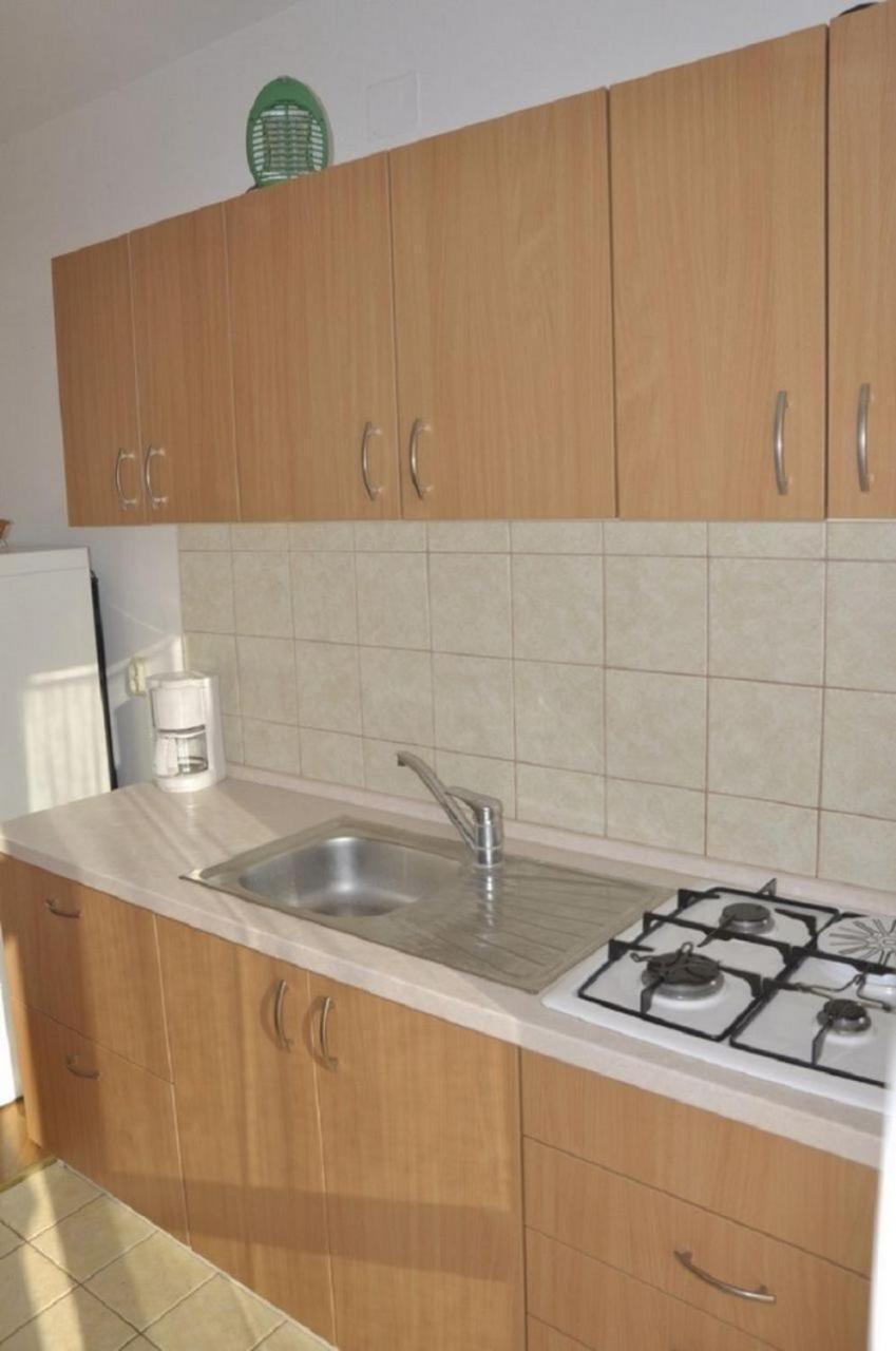 Apartments Petar - 6M From The Sea Barbat na Rabu ภายนอก รูปภาพ