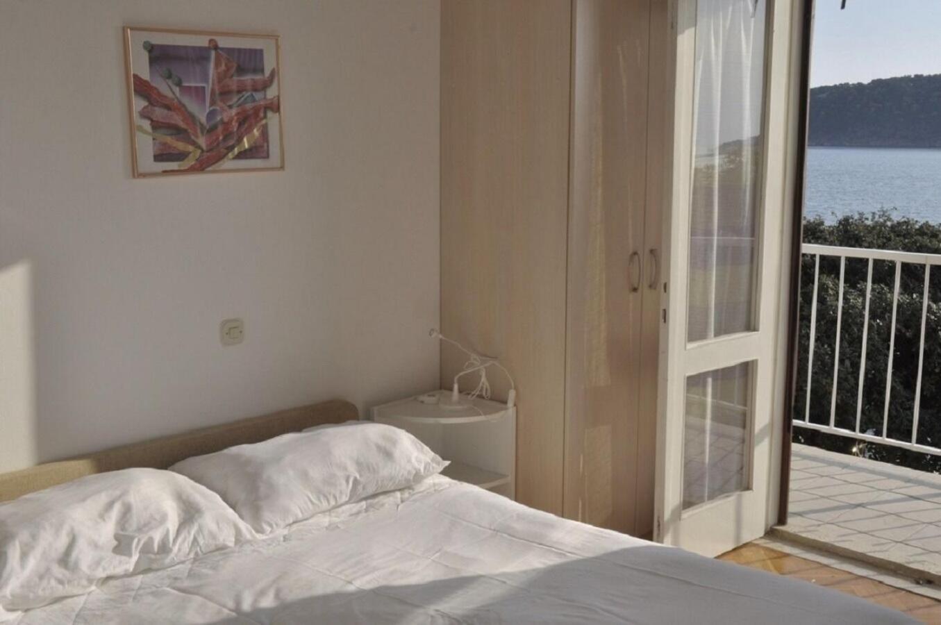 Apartments Petar - 6M From The Sea Barbat na Rabu ภายนอก รูปภาพ