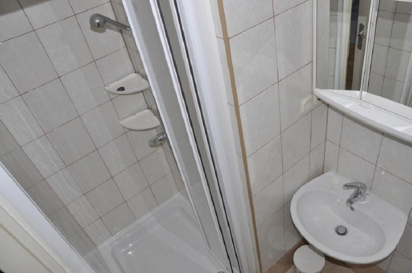 Apartments Petar - 6M From The Sea Barbat na Rabu ภายนอก รูปภาพ