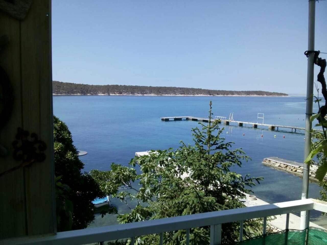 Apartments Petar - 6M From The Sea Barbat na Rabu ภายนอก รูปภาพ
