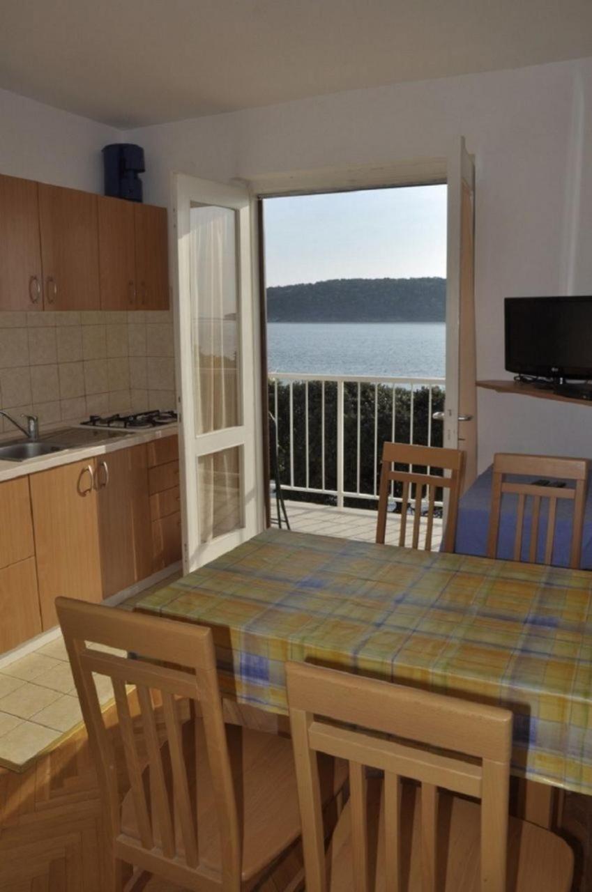 Apartments Petar - 6M From The Sea Barbat na Rabu ภายนอก รูปภาพ