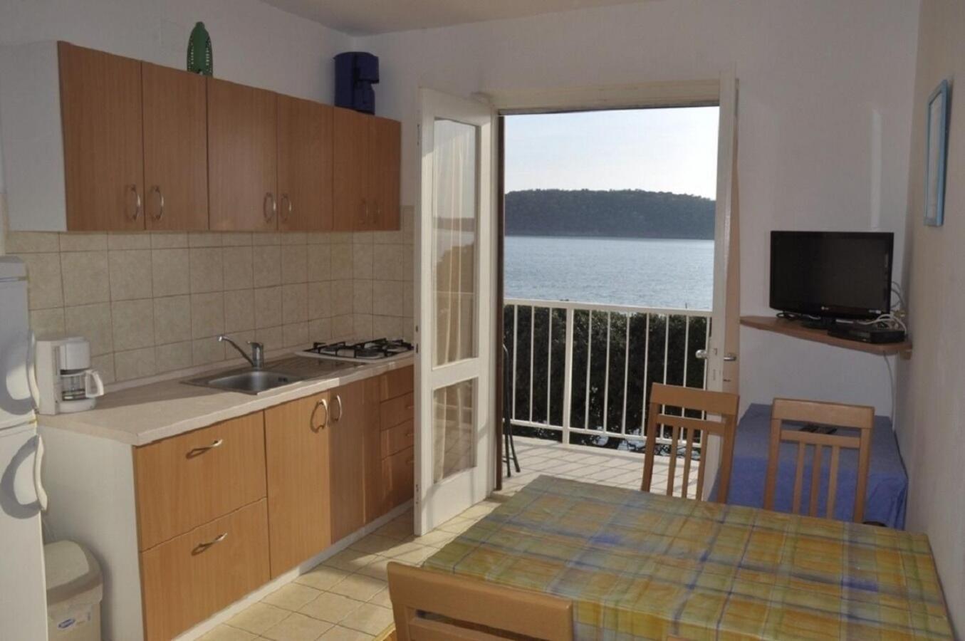 Apartments Petar - 6M From The Sea Barbat na Rabu ภายนอก รูปภาพ