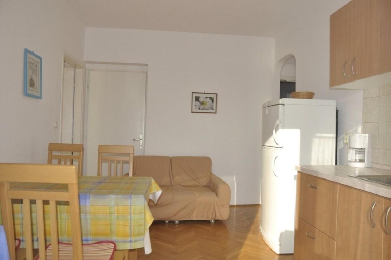 Apartments Petar - 6M From The Sea Barbat na Rabu ภายนอก รูปภาพ